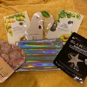 Gift Set-Cosmetic pouch with a variety of masks!